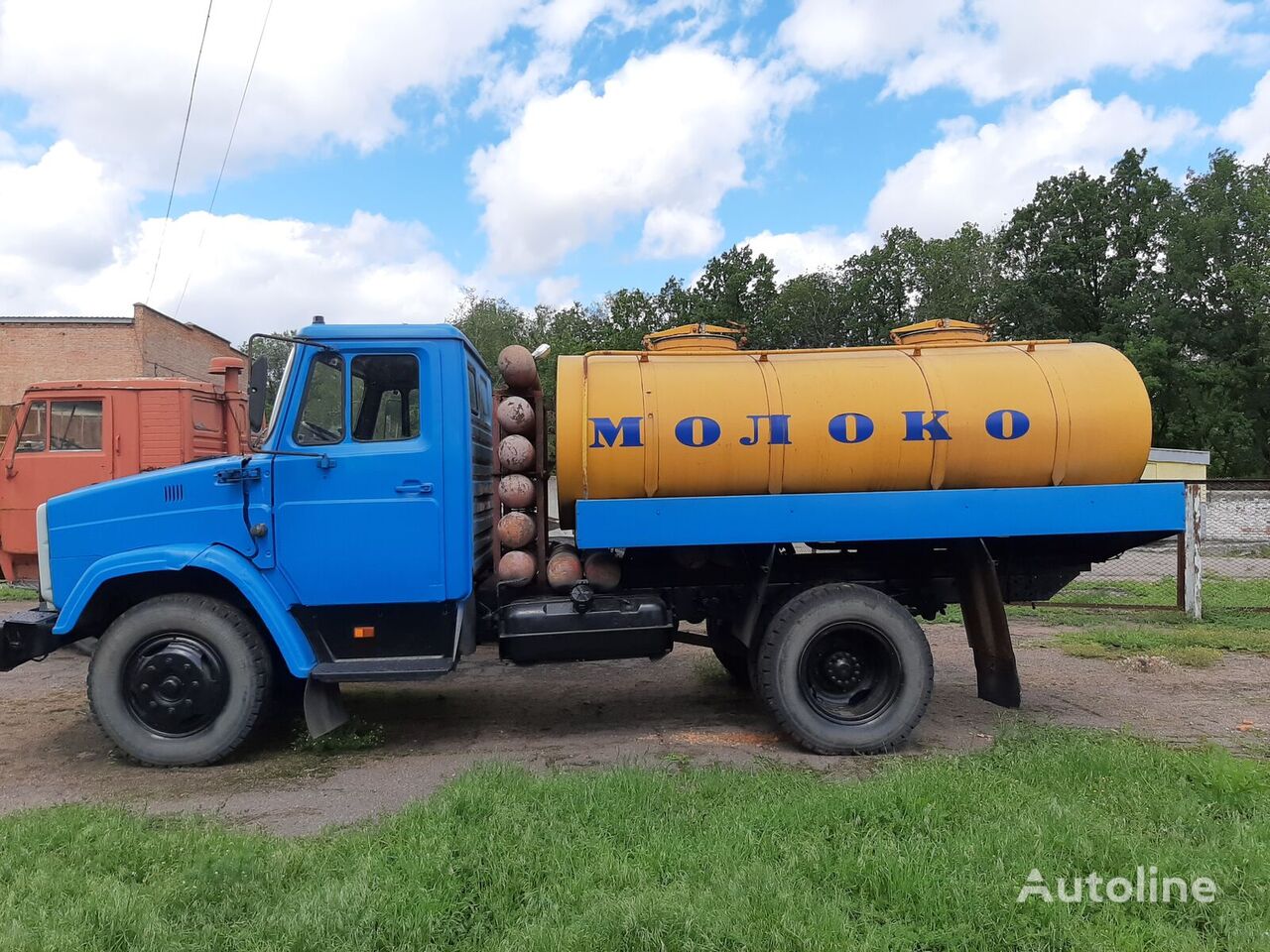 ZIL 433362 autocisterna za mleko