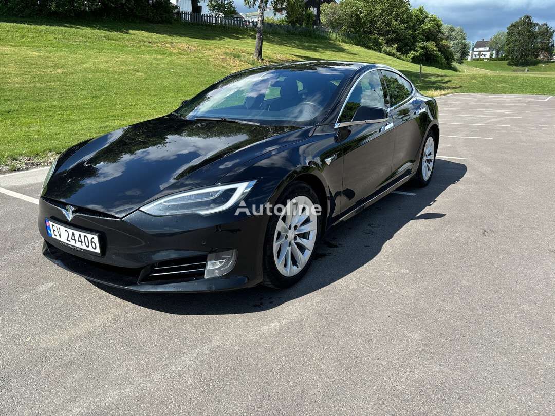Tesla Modell S hečbek