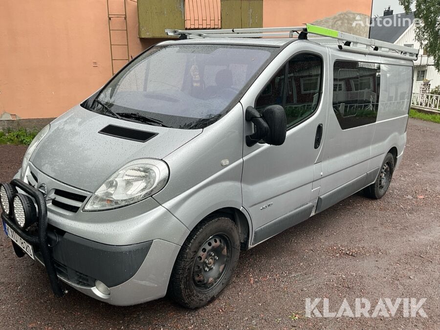 Nissan Primastar kombi minibus