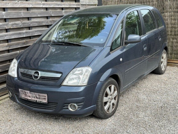Opel Meriva minivan