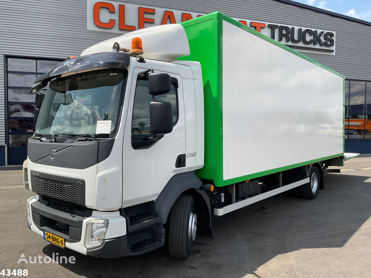 Volvo FL 250 Euro 6 met DHollandia laadklep kamion furgon