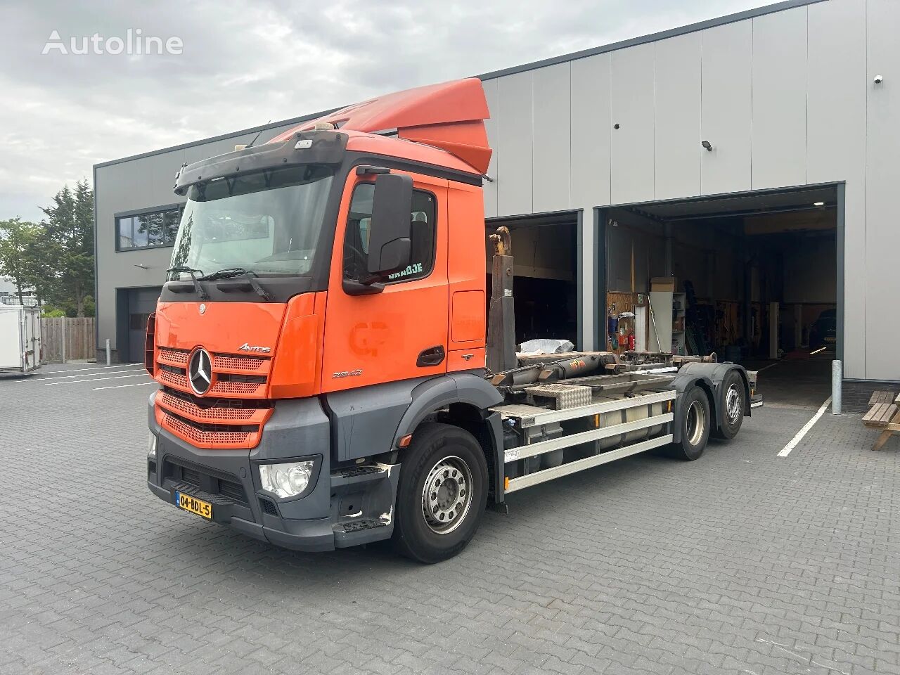 Mercedes-Benz Antos 2842 met Hyva 26T Haakarmsysteem kamion rol kiper