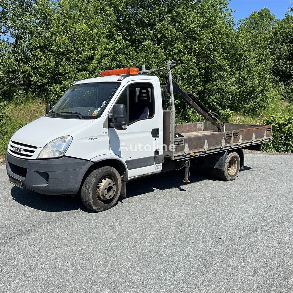 IVECO 65 C 18 kamion s ravnom platformom