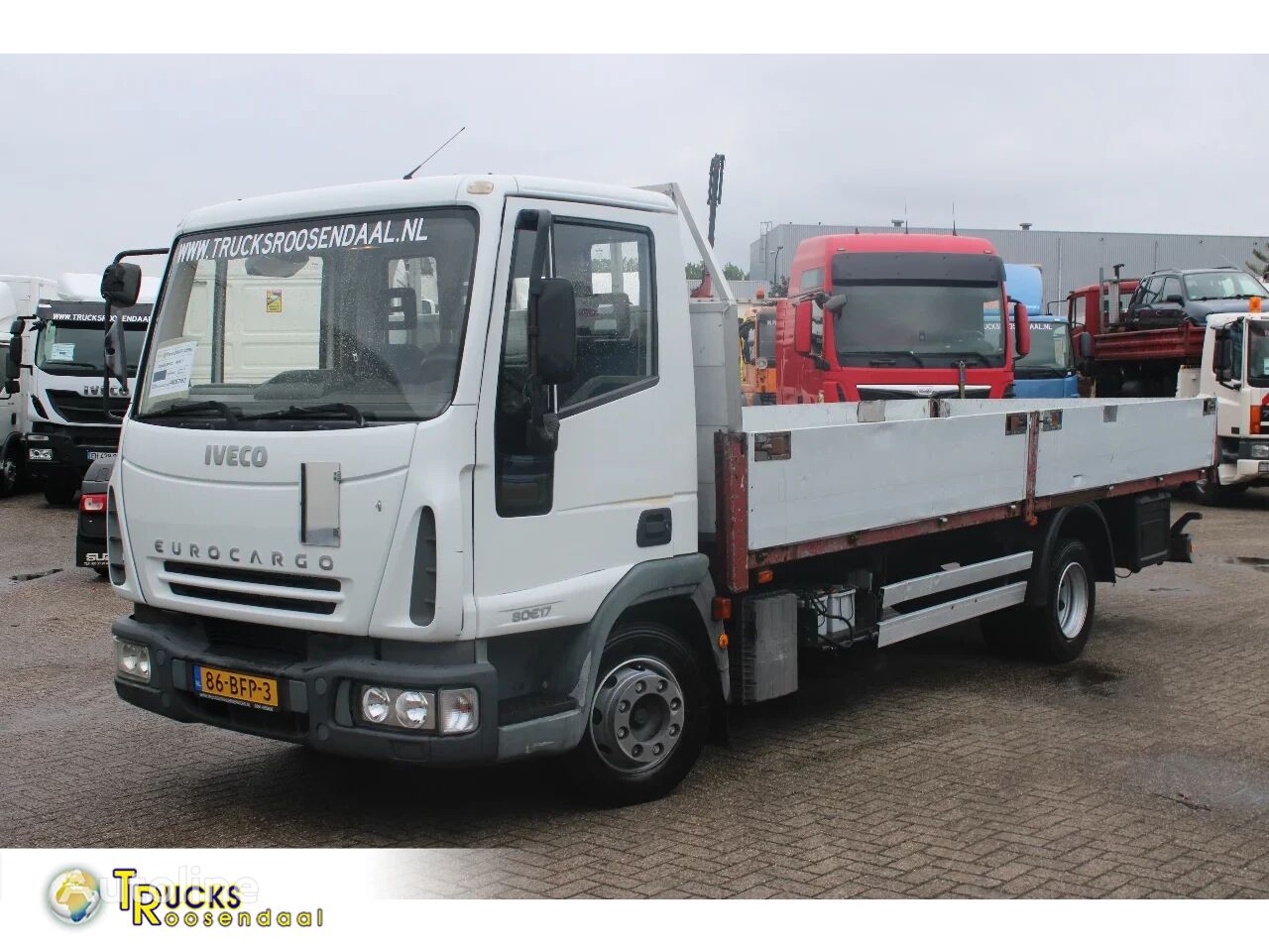 IVECO Eurocargo 80E17 + EURO 4 + MANUAL kamion s ravnom platformom