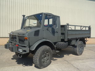 Mercedes-Benz Unimog U1300L kamion s ravnom platformom