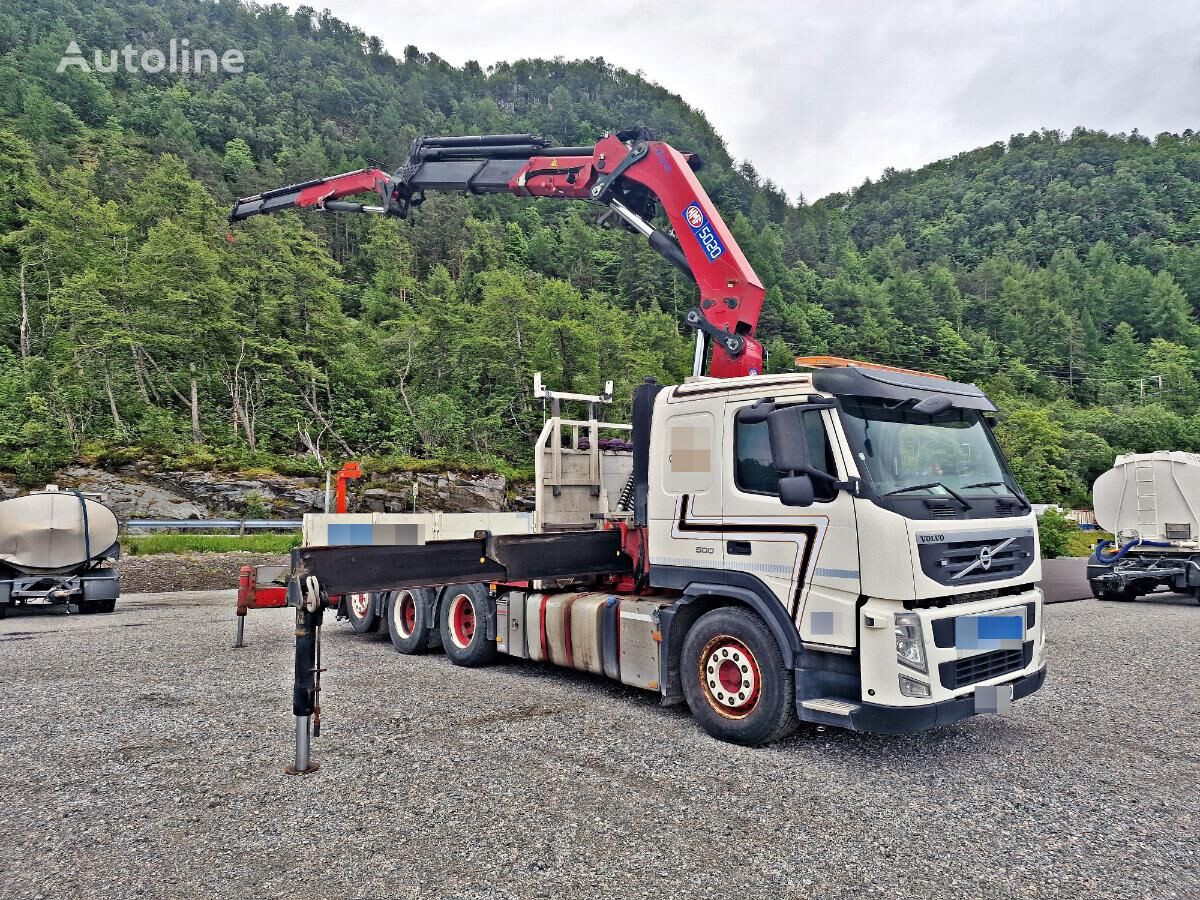 Volvo FM kamion s ravnom platformom