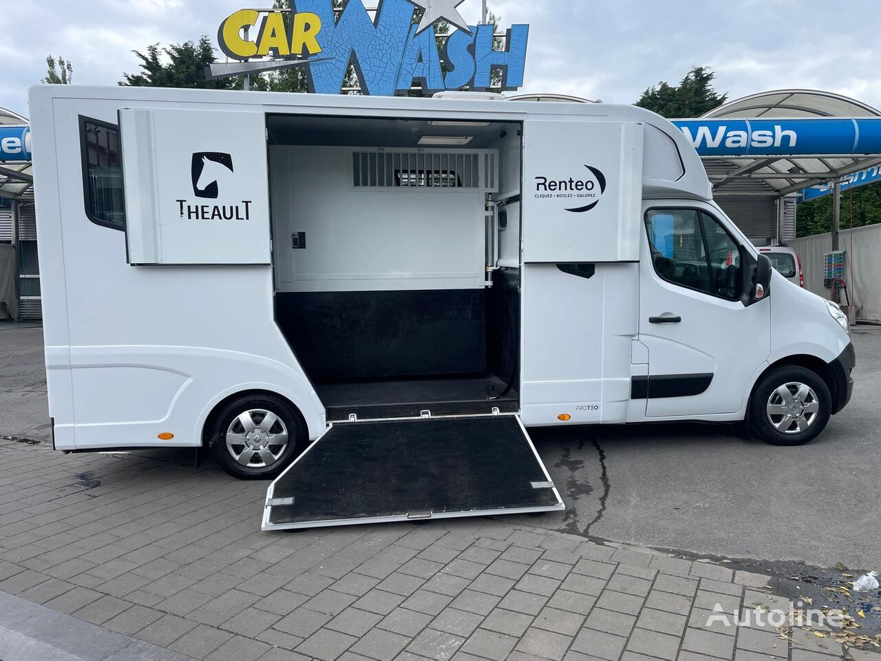 Renault Master kamion za prevoz konja