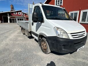 IVECO 35C18 kamion s ravnom platformom < 3.5t