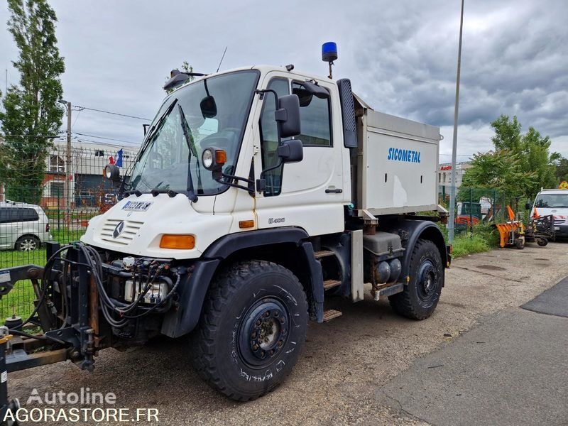 Mercedes-Benz U400 rasipač peska