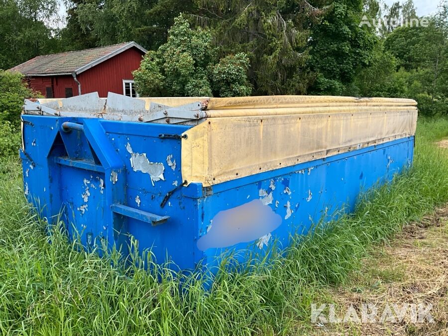 Schaktflak på lastväxlarram karoserija kipera