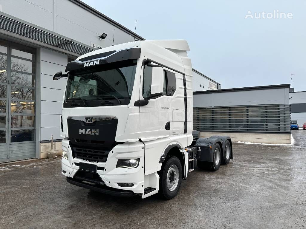 novi MAN TGX 33.520 6x4 BL/3300 tegljač