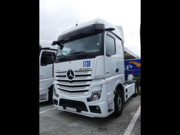 Mercedes-Benz Actros 1945 tegljač