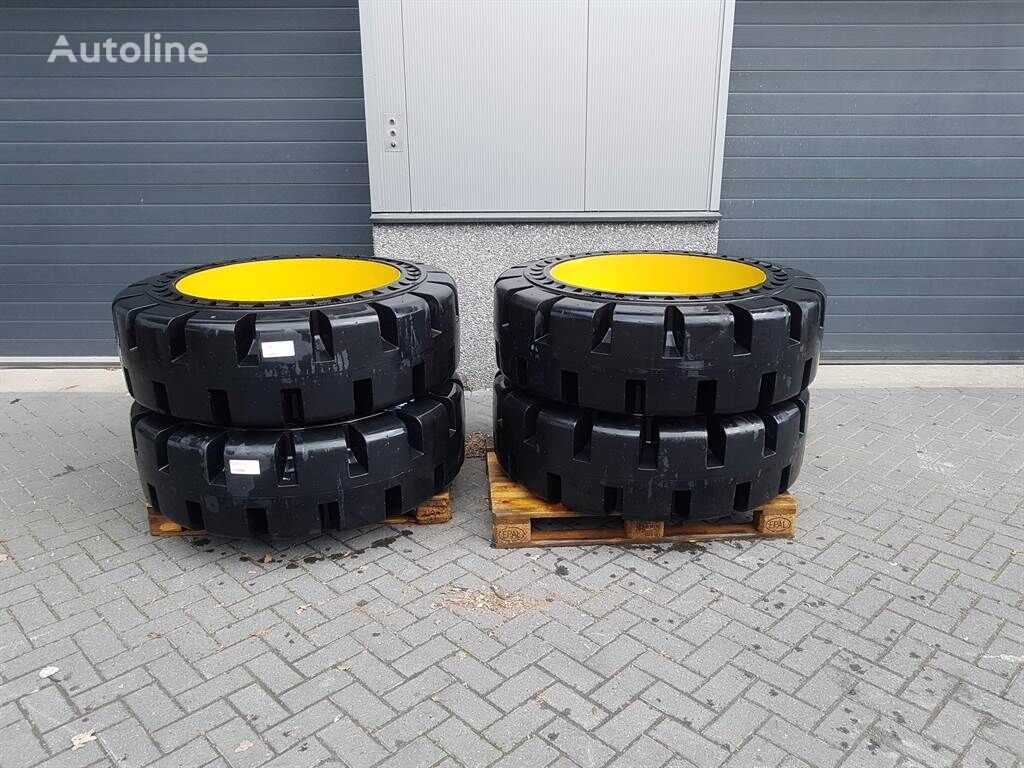 novi CAT 910/914 - 447-1131 - Tyre/Reifen/Band točak