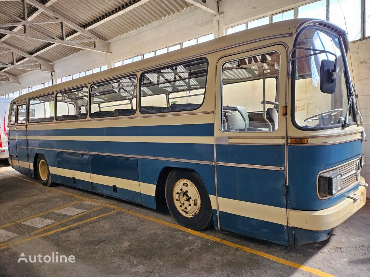 Mercedes-Benz O 302 turistički autobus